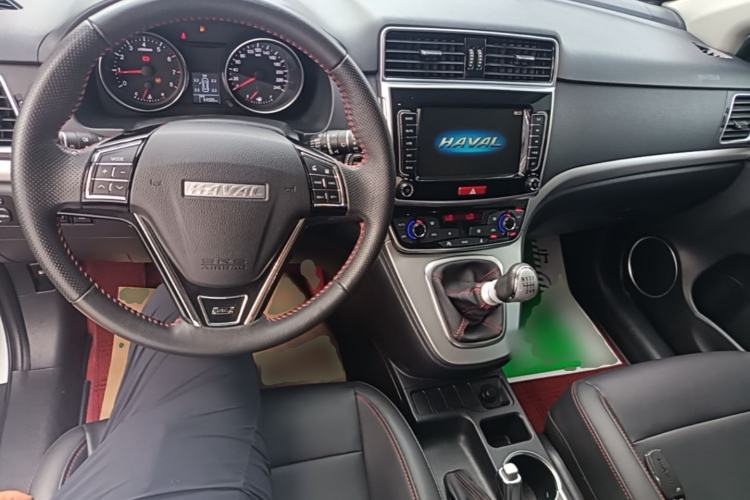 Used Haval M6 2019 1.5T Manual Two-Wheel Drive Elite Version China V Standard Center Console