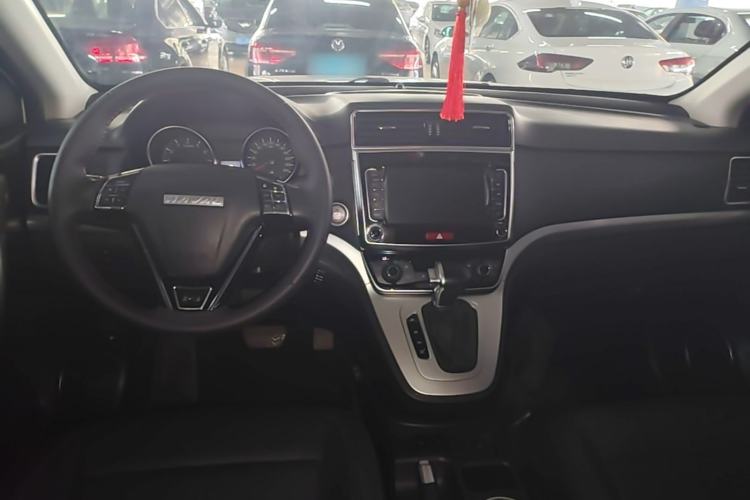 Used Haval M6 2019 1.5T DCT Two-Wheel Drive Elite Version China VI Standard Center Console