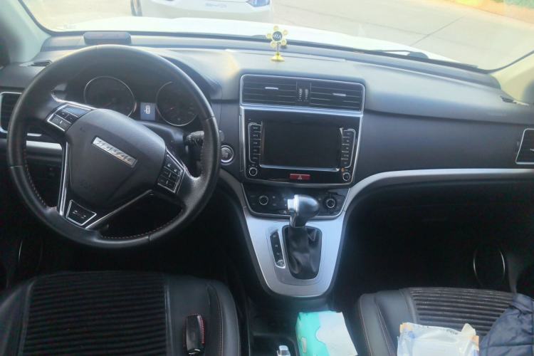 Used Haval M6 2019 1.5T DCT Two-Wheel Drive Elite Version China VI Standard Center Console