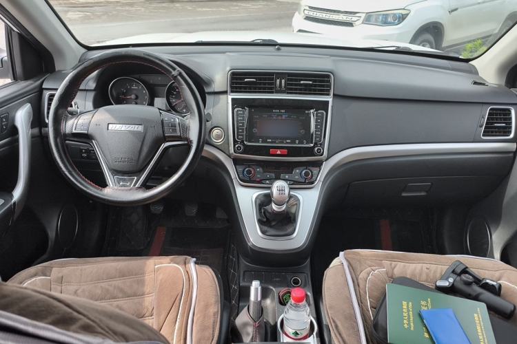 Used Haval M6 2019 1.5T Manual Two-Wheel Drive Urban Version China VI Standard Center Console