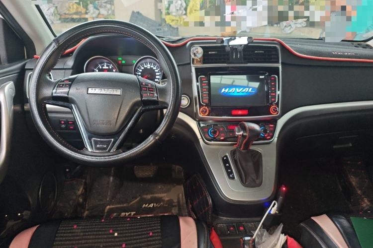 Used Haval M6 2019 1.5T DCT Two-Wheel Drive Elite Version China VI Standard Center Console