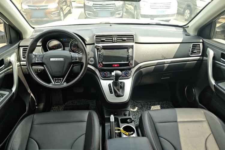 Used Haval M6 2019 1.5T DCT Two-Wheel Drive Value Edition China VI Standard Center Console