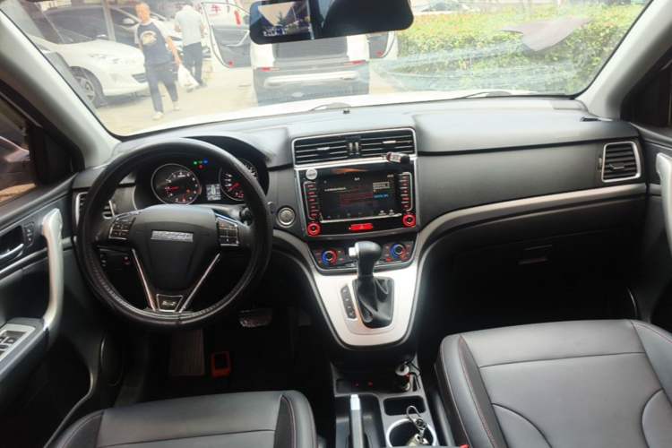 Used Haval M6 2019 1.5T DCT Two-Wheel Drive Value Edition China VI Standard Center Console
