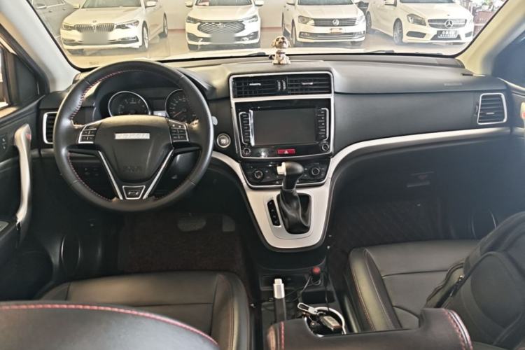 Used Haval M6 2019 1.5T DCT Two-Wheel Drive Elite Version China VI Standard Center Console