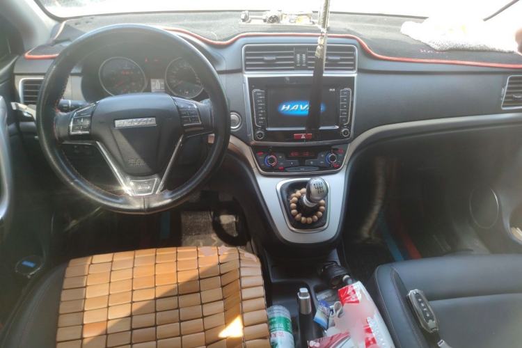 Used Haval M6 2019 1.5T Manual Two-Wheel Drive Elite Version China VI Standard Center Console