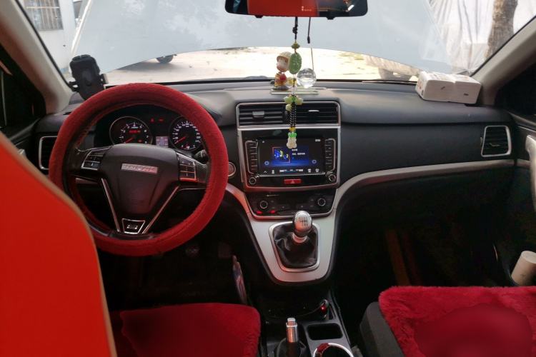 Used Haval M6 2019 1.5T Manual Two-Wheel Drive Urban Version China V Standard Center Console