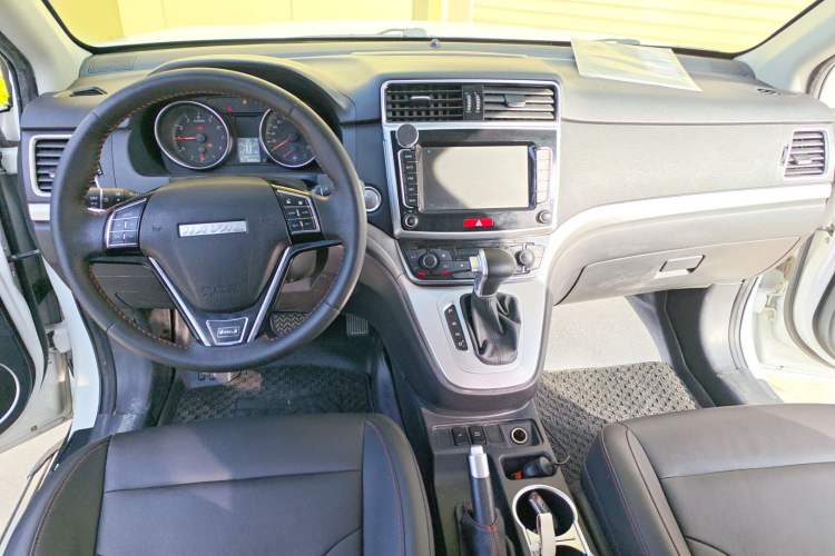 Used Haval M6 2019 1.5T DCT Two-Wheel Drive Elite Version China VI Standard Center Console