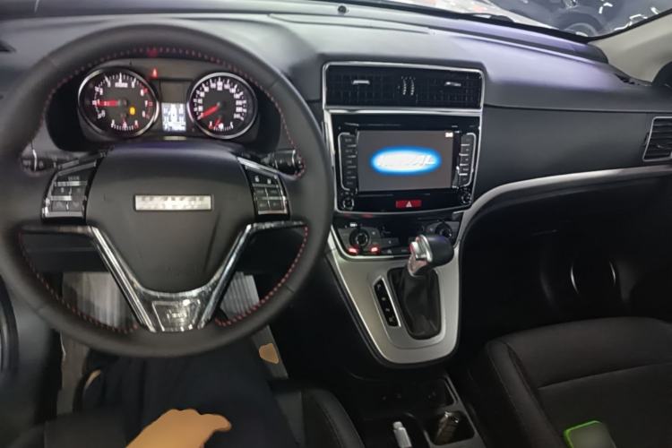 Used Haval M6 2019 1.5T DCT Two-Wheel Drive Elite Version China VI Standard Center Console
