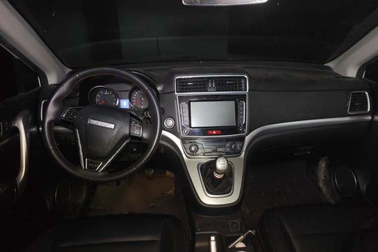 Used Haval M6 2019 1.5T Manual Two-Wheel Drive Elite Version China VI Standard Center Console