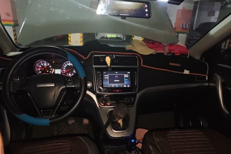 Used Haval M6 2019 1.5T Manual Two-Wheel Drive Elite Version China V Standard Center Console