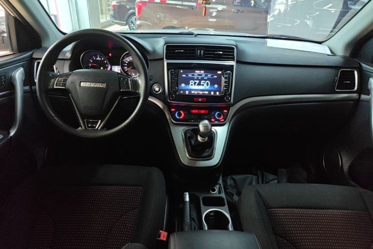 Used Haval M6 2019 1.5T Manual Two-Wheel Drive Urban Version China VI Standard Center Console