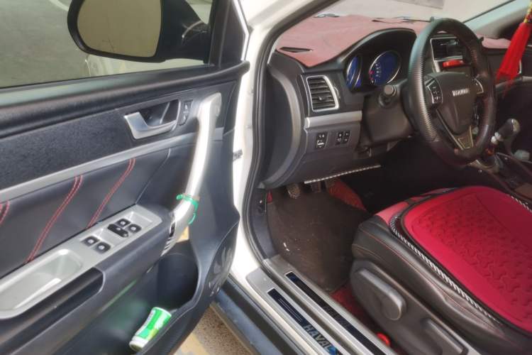 Used Haval M6 2019 1.5T Manual Two-Wheel Drive Elite Version China V Standard Driver Seat