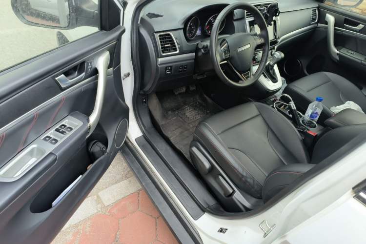 Used Haval M6 2019 1.5T DCT Two-Wheel Drive Elite Version China VI Standard Driver Seat