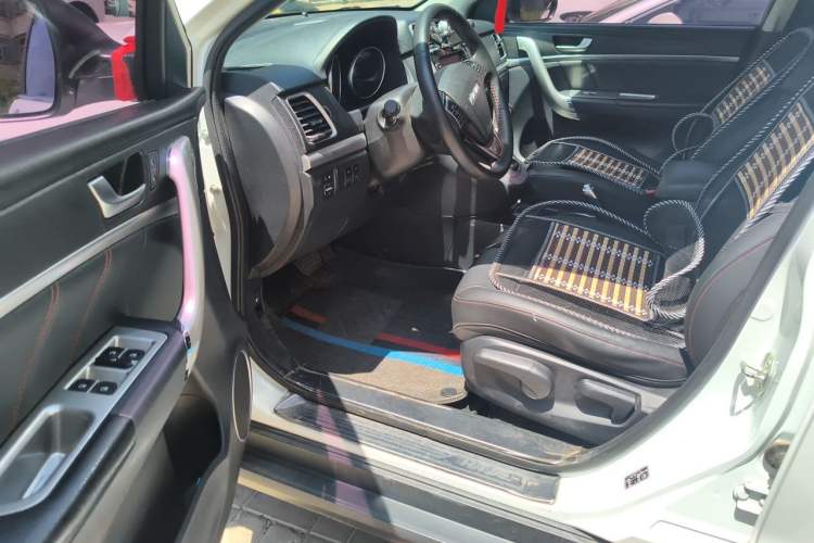 Used Haval M6 2019 1.5T DCT Two-Wheel Drive Elite Version China VI Standard Driver Seat