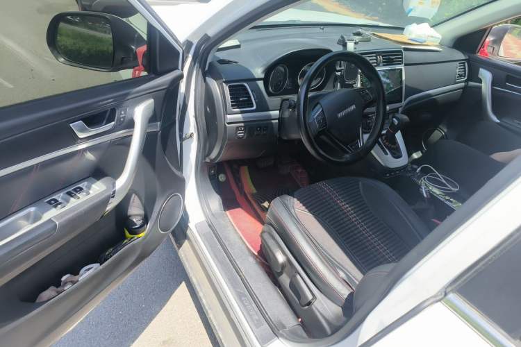 Used Haval M6 2019 1.5T DCT Two-Wheel Drive Value Edition China VI Standard Driver Seat