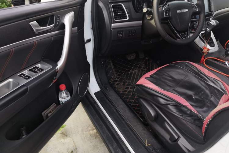 Used Haval M6 2019 1.5T DCT Two-Wheel Drive Elite Version China VI Standard Driver Seat