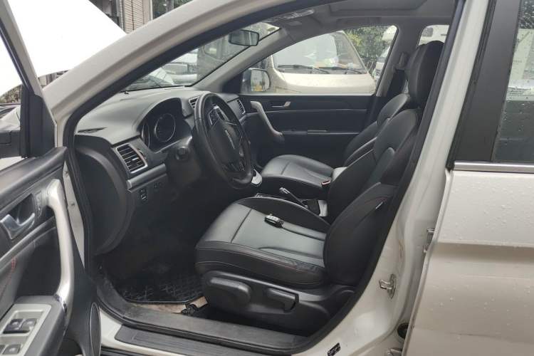 Used Haval M6 2019 1.5T DCT Two-Wheel Drive Elite Version China V Standard Driver Seat