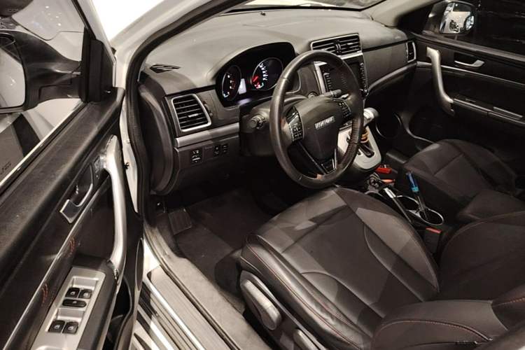 Used Haval M6 2019 1.5T DCT Two-Wheel Drive Elite Version China V Standard Driver Seat