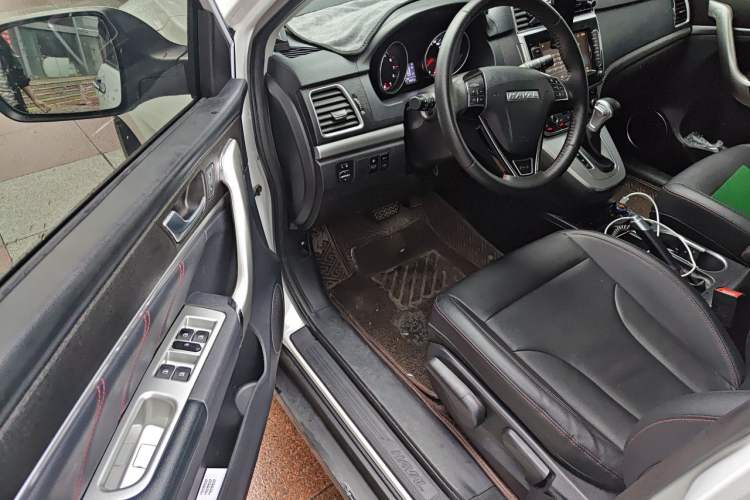 Used Haval M6 2019 1.5T DCT Two-Wheel Drive Elite Version China VI Standard Driver Seat
