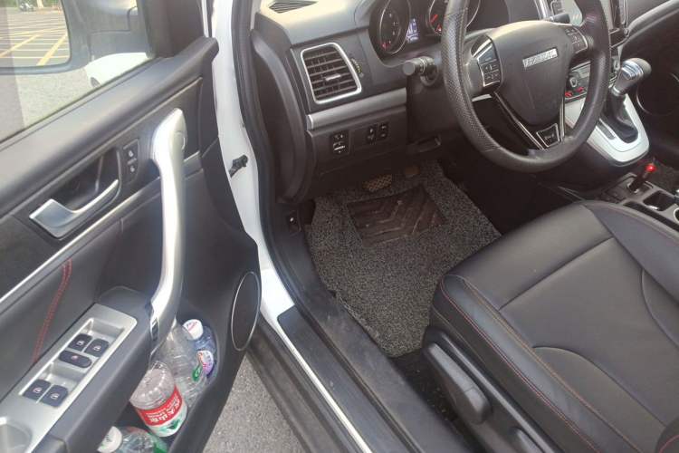 Used Haval M6 2019 1.5T DCT Two-Wheel Drive Value Edition China VI Standard Driver Seat