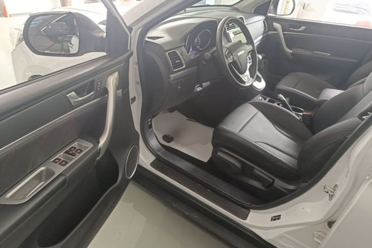 Used Haval M6 2019 1.5T DCT Two-Wheel Drive Elite Version China V Standard Driver Seat