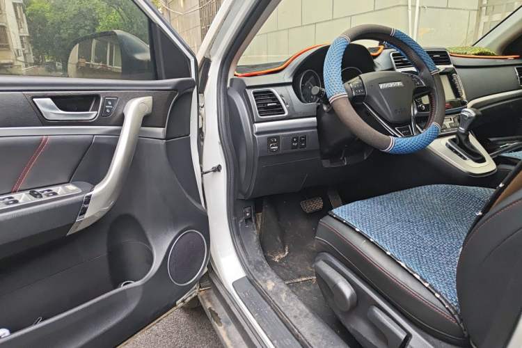 Used Haval M6 2019 1.5T DCT Two-Wheel Drive Value Edition China VI Standard Driver Seat