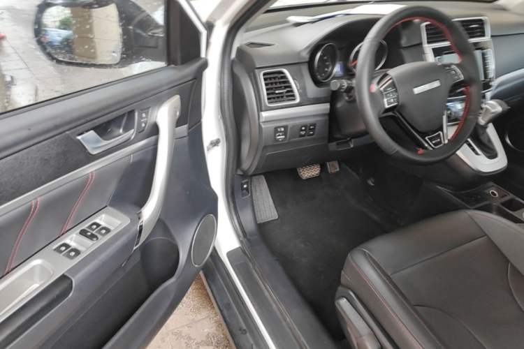 Used Haval M6 2019 1.5T DCT Two-Wheel Drive Value Edition China VI Standard Driver Seat