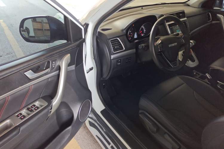 Used Haval M6 2019 1.5T DCT Two-Wheel Drive Elite Version China V Standard Driver Seat