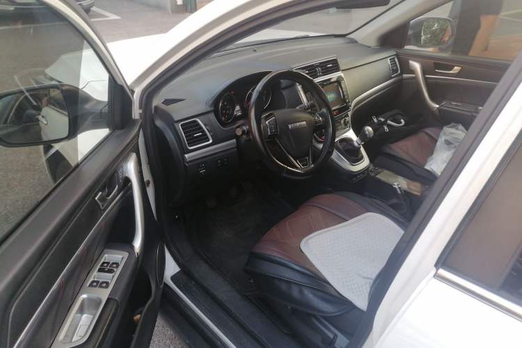 Used Haval M6 2019 1.5T Manual Two-Wheel Drive Urban Version China VI Standard Driver Seat