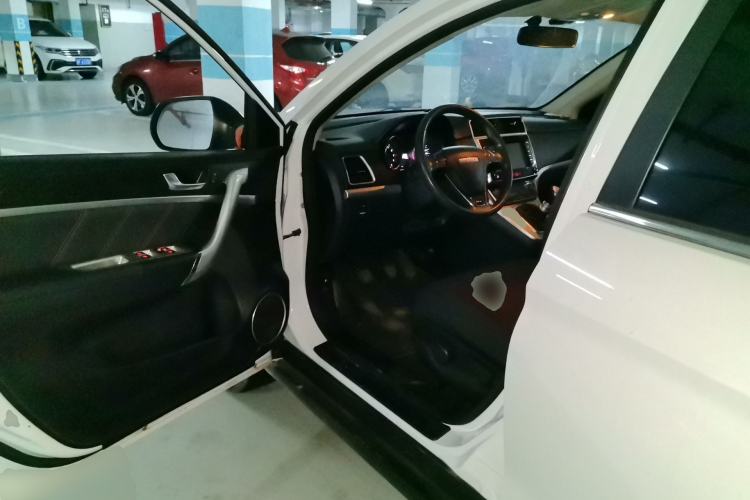 Used Haval M6 2019 1.5T Manual Two-Wheel Drive Urban Version China VI Standard Driver Seat