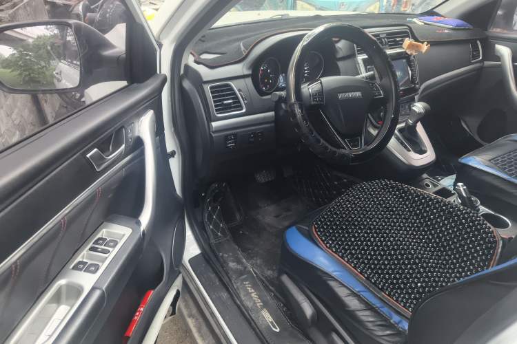 Used Haval M6 2019 1.5T DCT Two-Wheel Drive Elite Version China VI Standard Driver Seat