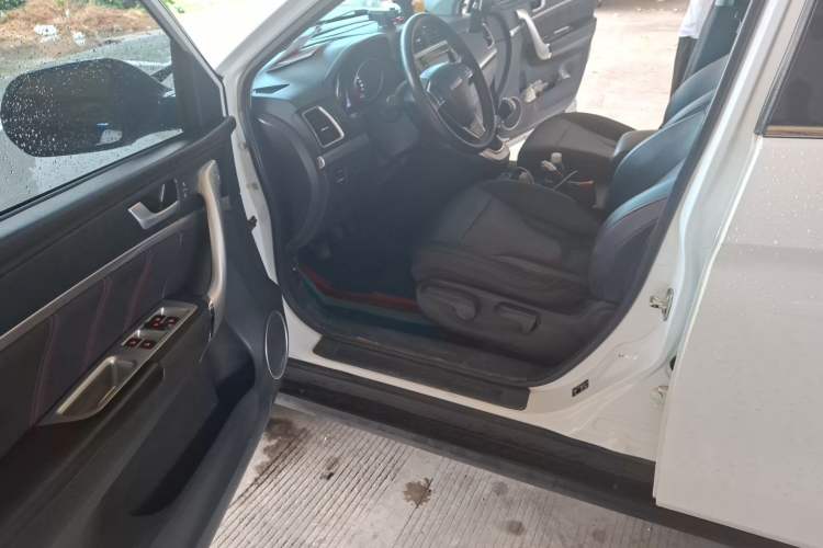 Used Haval M6 2019 1.5T Manual Two-Wheel Drive Elite Version China VI Standard Driver Seat