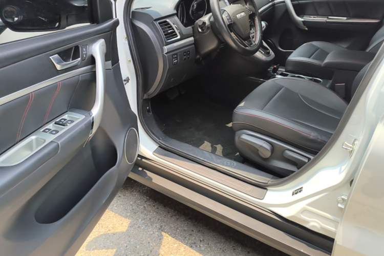 Used Haval M6 2019 1.5T DCT Two-Wheel Drive Elite Version China V Standard Driver Seat