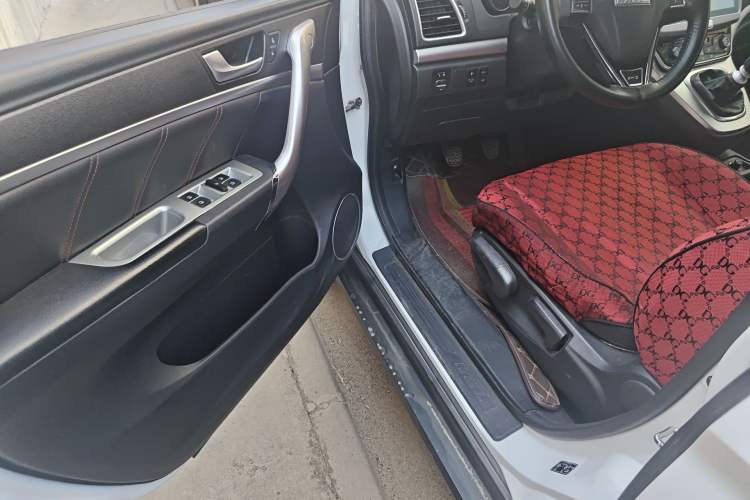 Used Haval M6 2019 1.5T Manual Two-Wheel Drive Urban Version China VI Standard Driver Seat