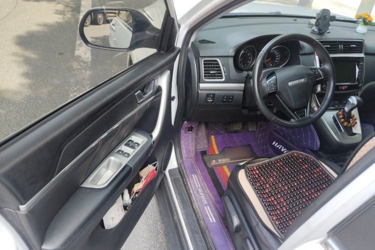 Used Haval M6 2019 1.5T DCT Two-Wheel Drive Elite Version China V Standard Driver Seat