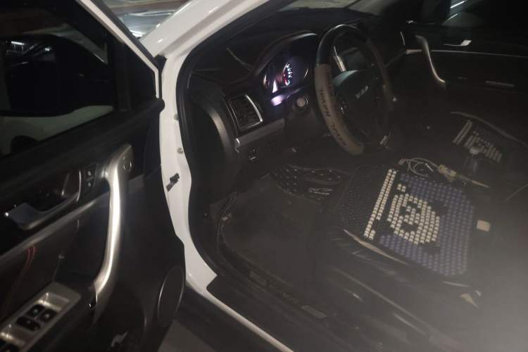 Used Haval M6 2019 1.5T DCT Two-Wheel Drive Value Edition China VI Standard Driver Seat