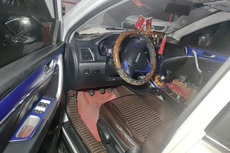 Used Haval M6 2019 1.5T Manual Two-Wheel Drive Elite Version China VI Standard Driver Seat