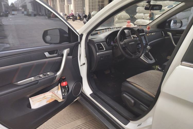 Used Haval M6 2019 1.5T DCT Two-Wheel Drive Elite Version China VI Standard Driver Seat