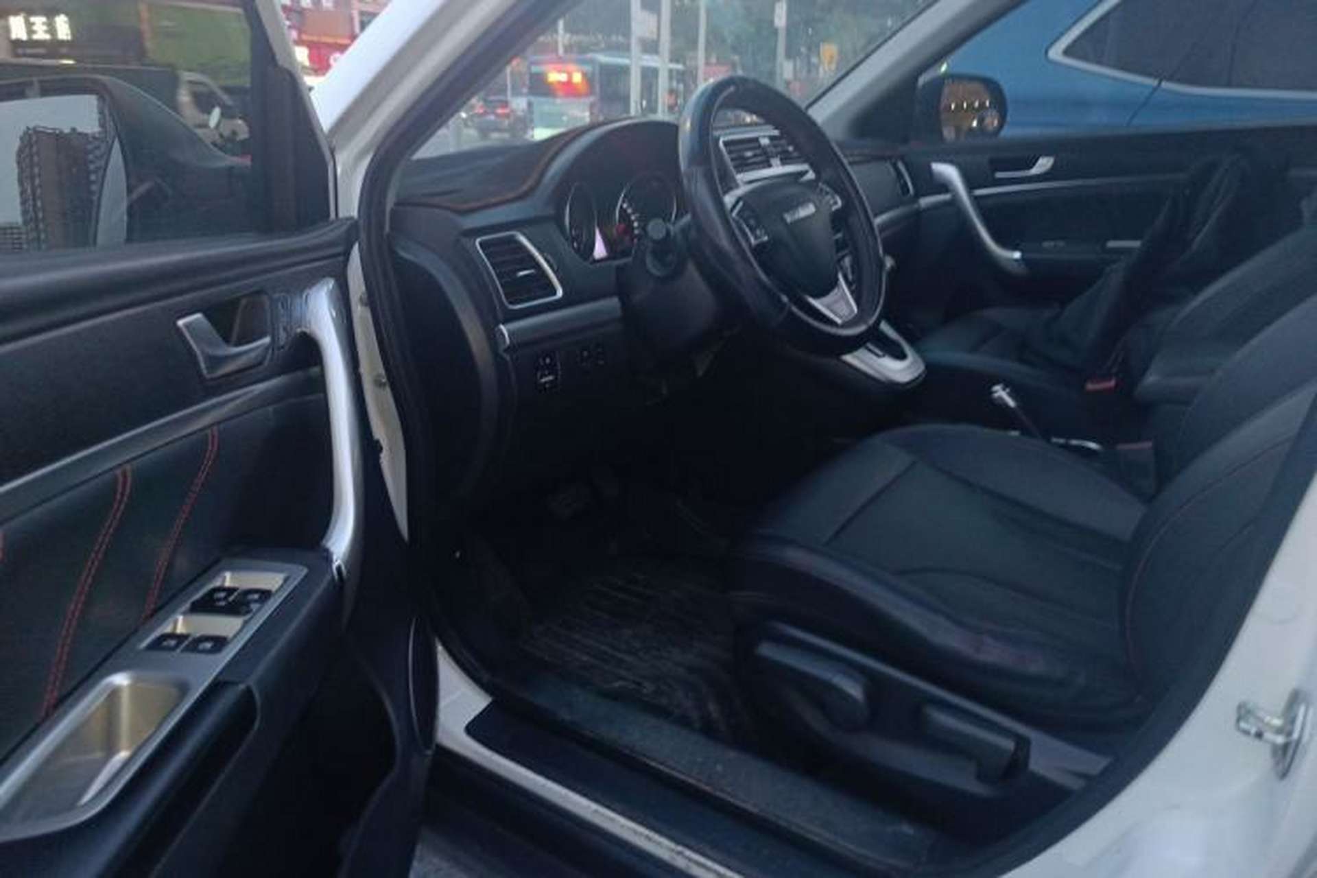 Used Haval M6 2019 1.5T DCT Two-Wheel Drive Elite Version China VI Standard Driver Seat