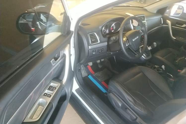 Used Haval M6 2019 1.5T Manual Two-Wheel Drive Elite Version China VI Standard Driver Seat