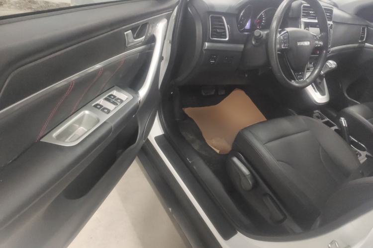 Used Haval M6 2019 1.5T DCT Two-Wheel Drive Value Edition China VI Standard Driver Seat