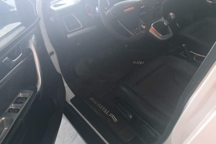 Used Haval M6 2019 1.5T Manual Two-Wheel Drive Elite Version China VI Standard Driver Seat