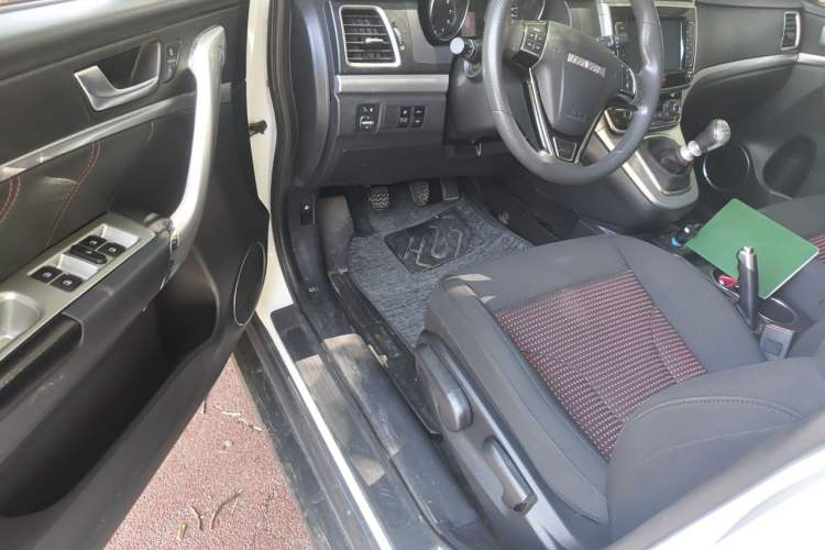 Used Haval M6 2019 1.5T Manual Two-Wheel Drive Urban Version China VI Standard Driver Seat