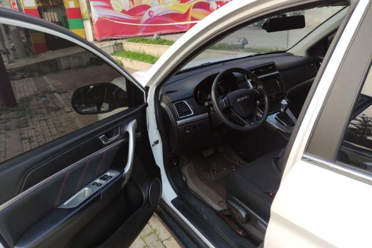 Used Haval M6 2019 1.5T DCT Two-Wheel Drive Elite Version China VI Standard Driver Seat