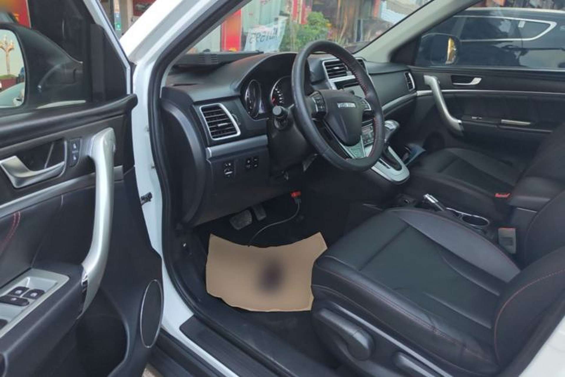 Used Haval M6 2019 1.5T DCT Two-Wheel Drive Elite Version China VI Standard Driver Seat