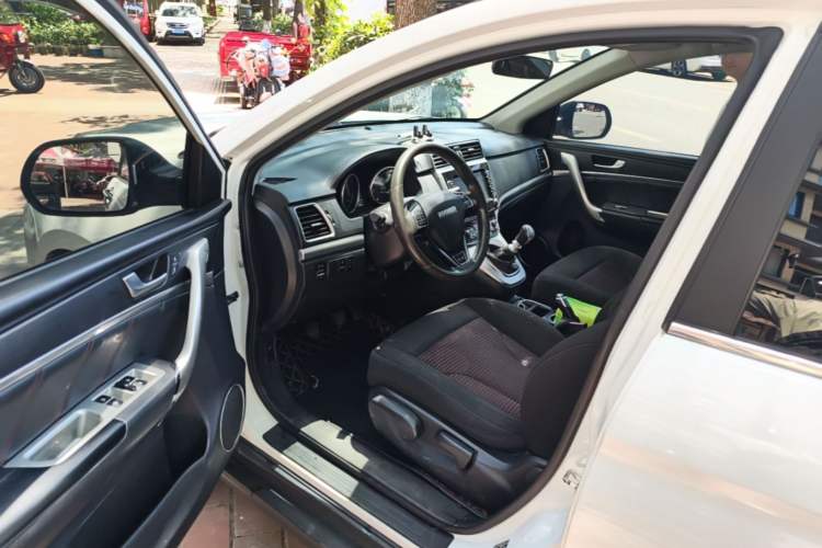 Used Haval M6 2019 1.5T Manual Two-Wheel Drive Urban Version China VI Standard Driver Seat