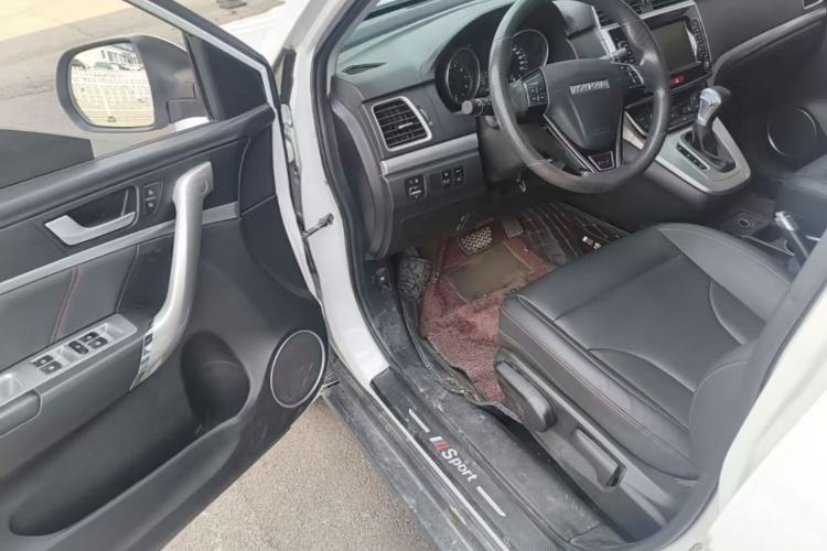 Used Haval M6 2019 1.5T DCT Two-Wheel Drive Value Edition China VI Standard Driver Seat