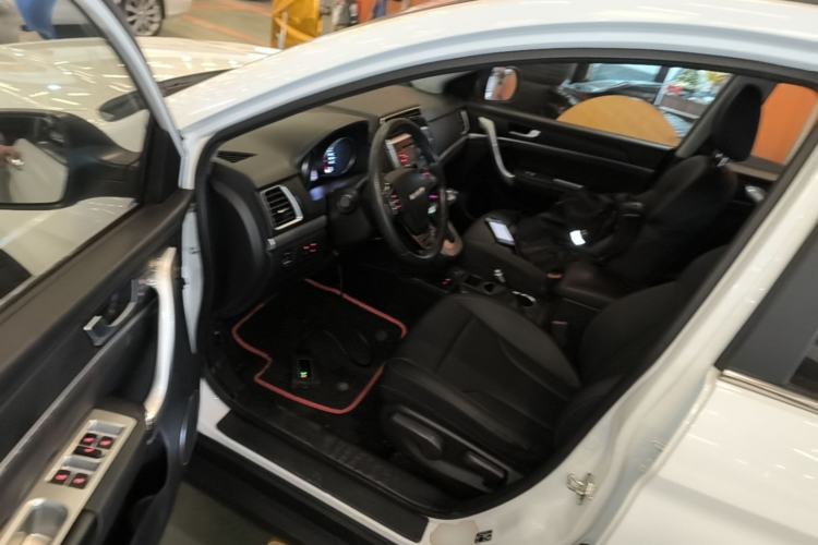 Used Haval M6 2019 1.5T DCT Two-Wheel Drive Value Edition China VI Standard Driver Seat