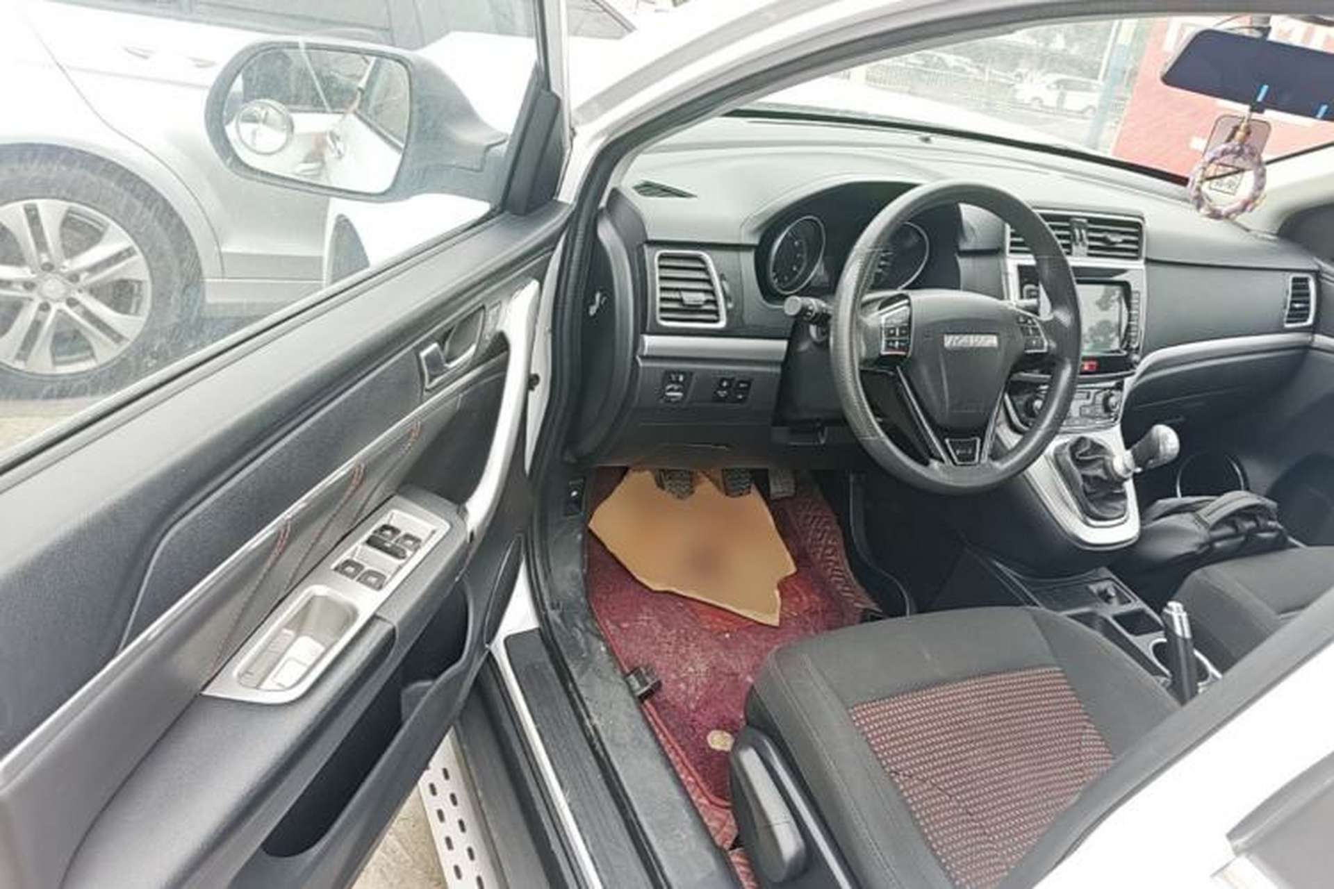 Used Haval M6 2019 1.5T Manual Two-Wheel Drive Urban Version China VI Standard Driver Seat