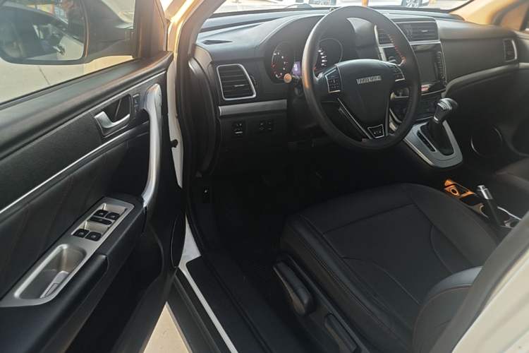 Used Haval M6 2019 1.5T DCT Two-Wheel Drive Elite Version China VI Standard Driver Seat